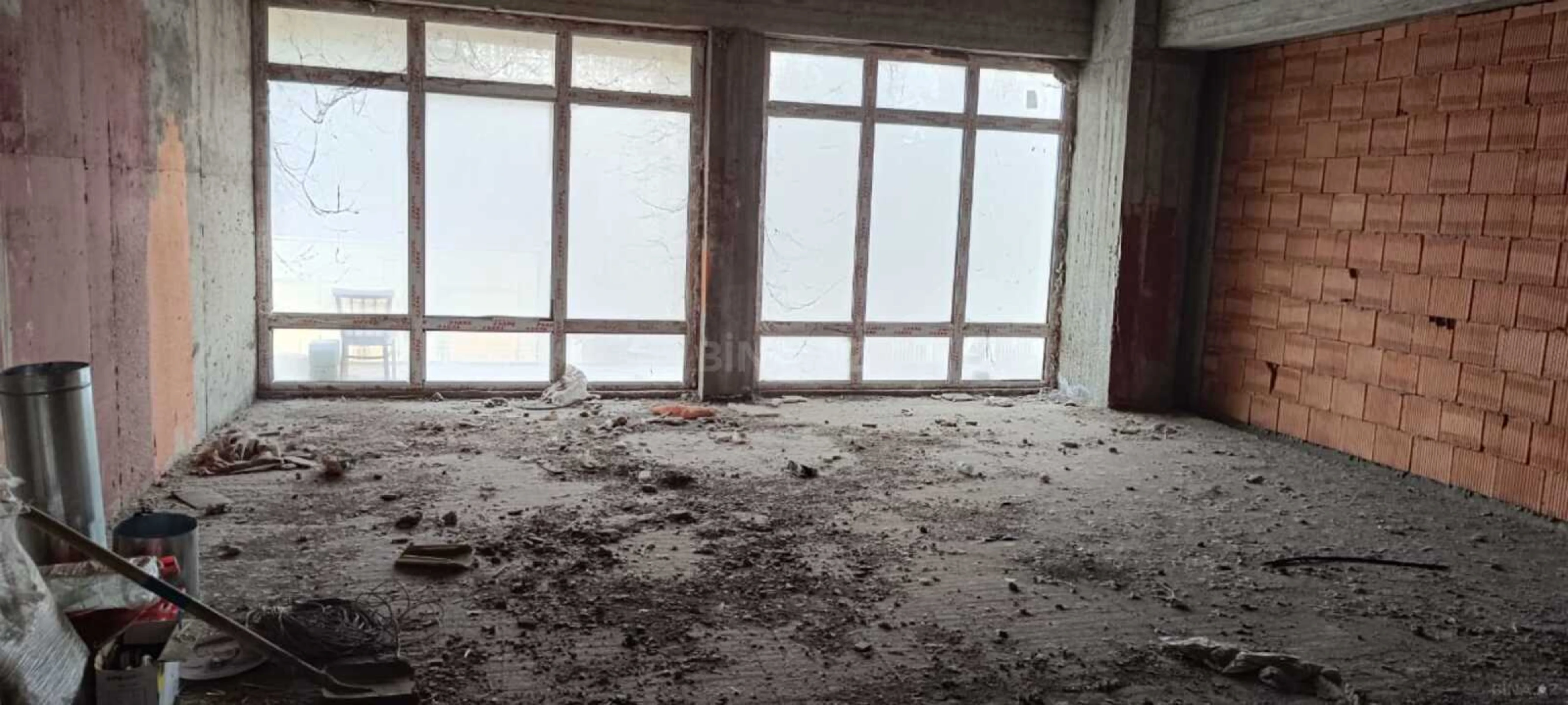 Satılır obyekt 1400 m²