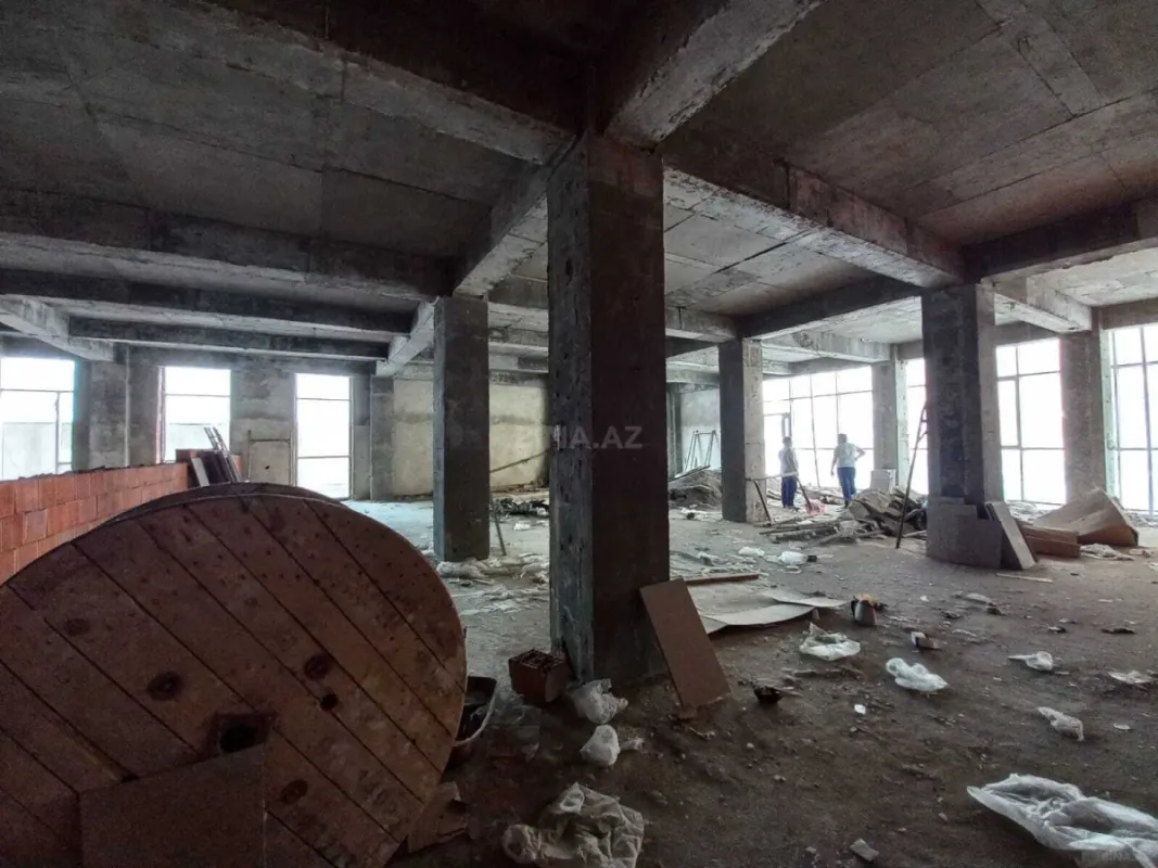 Satılır obyekt 1400 m²