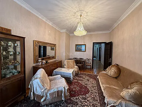 Satılır 3 otaqlı mənzil 125 m²