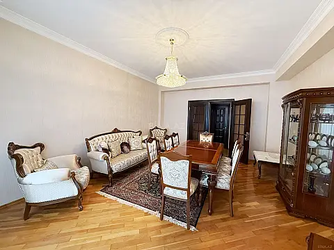 Satılır 3 otaqlı mənzil 125 m²