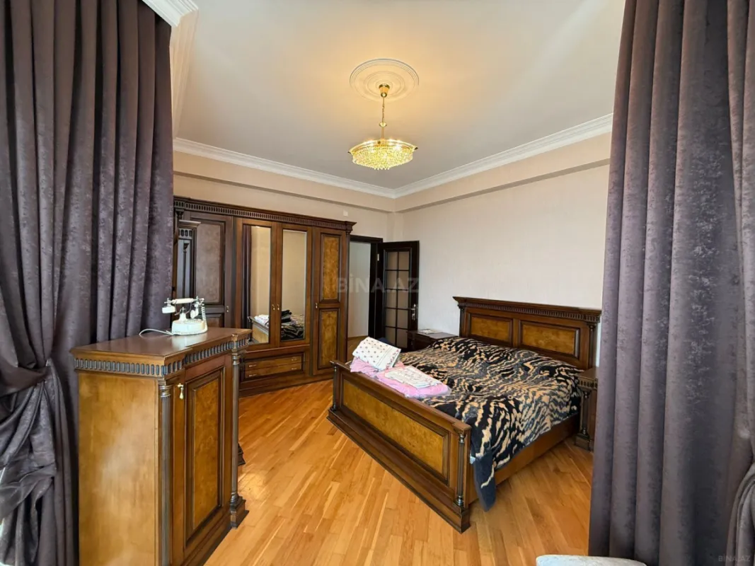 Satılır 3 otaqlı mənzil 125 m²