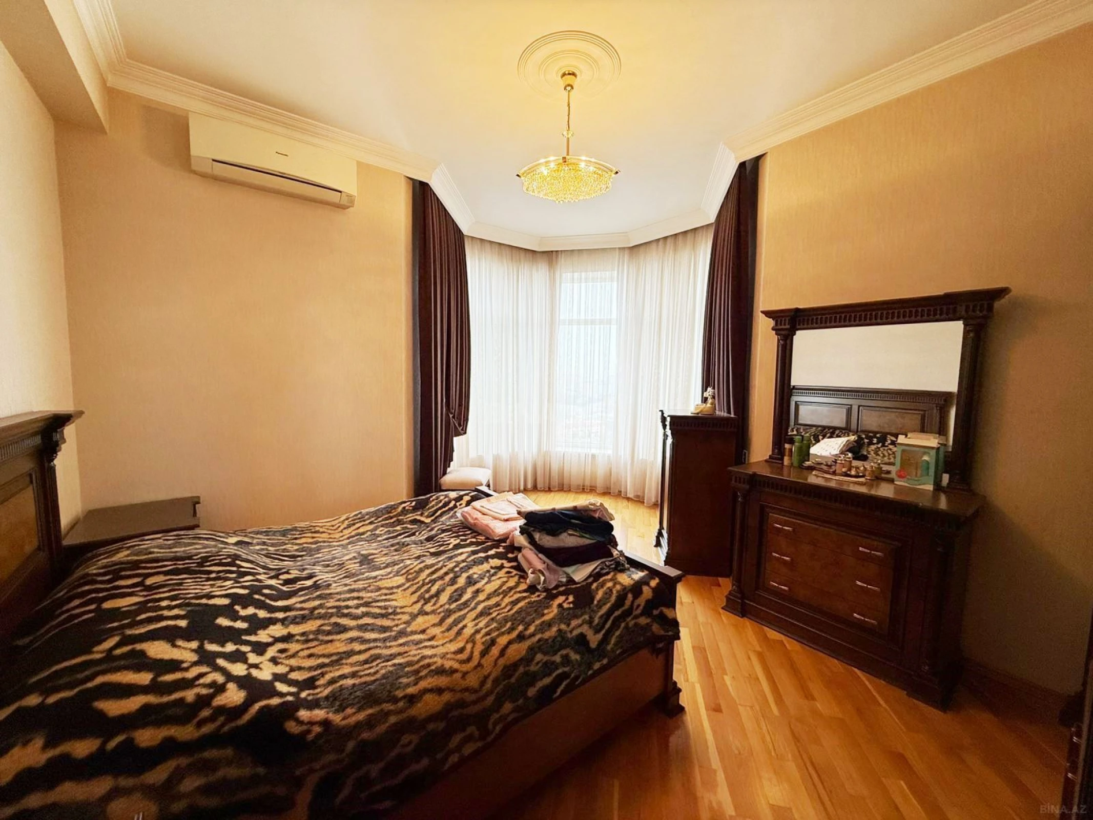 Satılır 3 otaqlı mənzil 125 m²