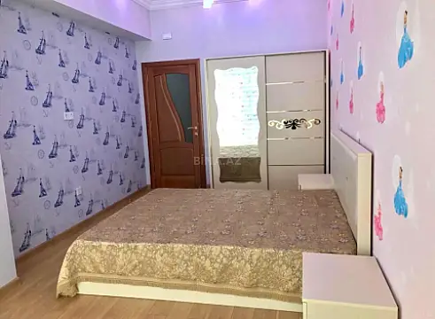 Kirayə verilir 4 otaqlı mənzil 181 m²