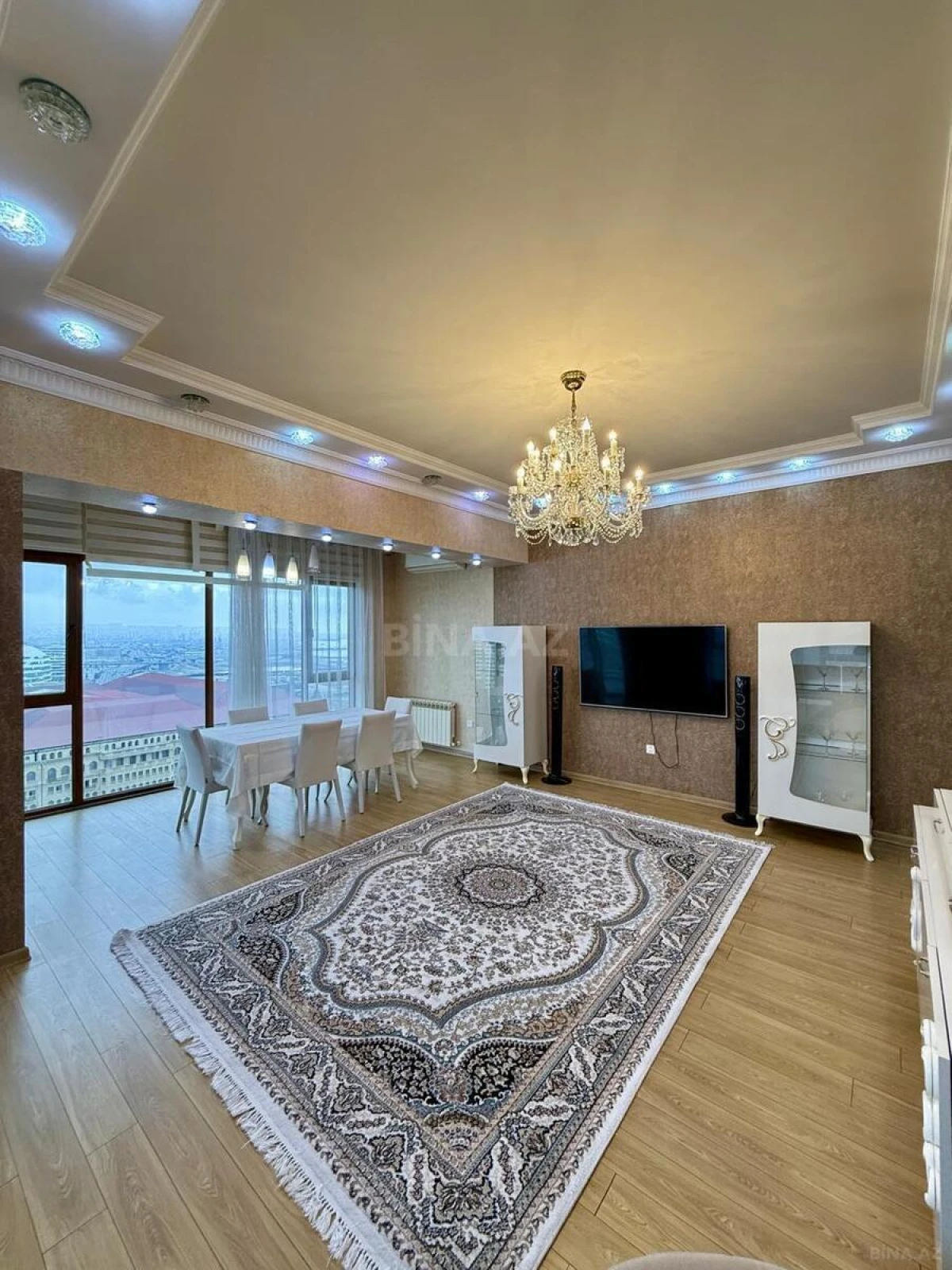 Kirayə verilir 4 otaqlı mənzil 181 m²