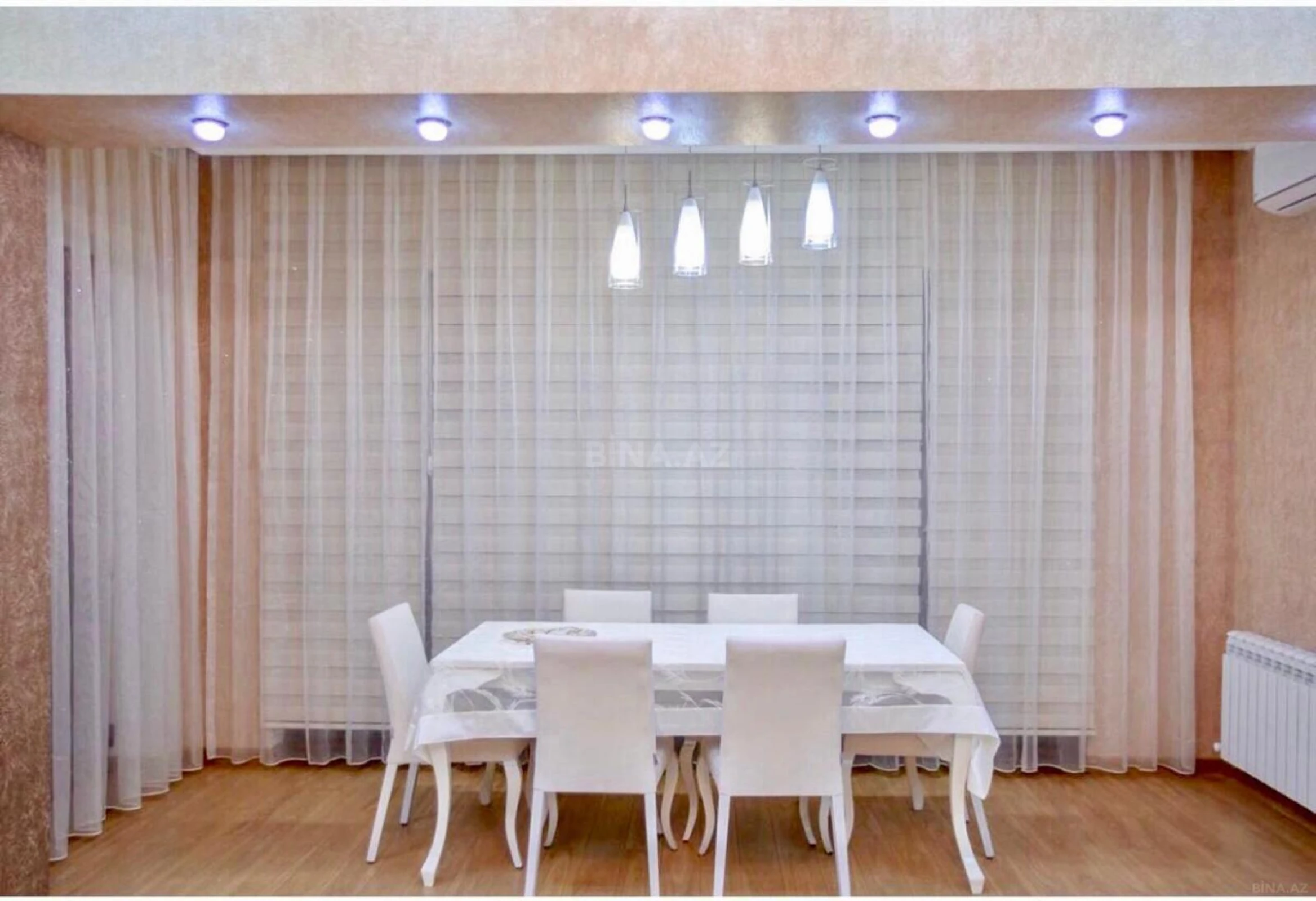 Kirayə verilir 4 otaqlı mənzil 181 m²