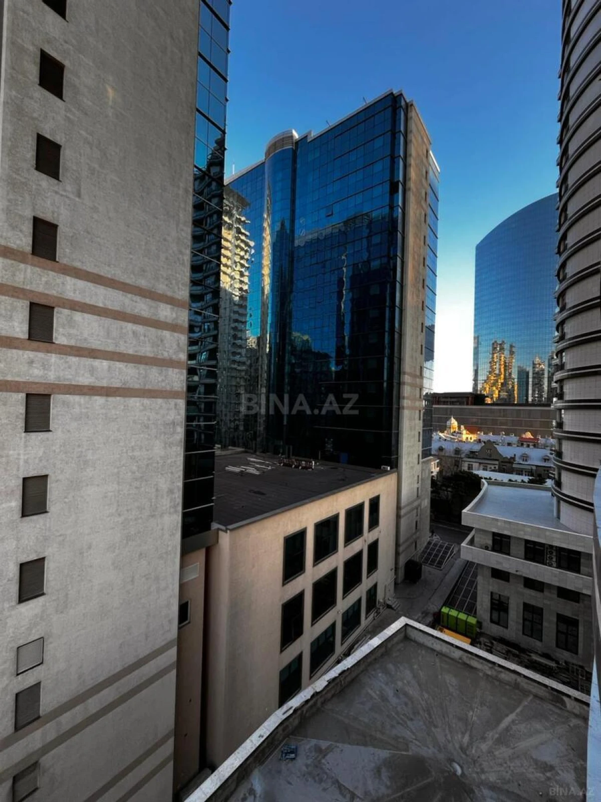 Satılır 4 otaqlı mənzil 162 m²