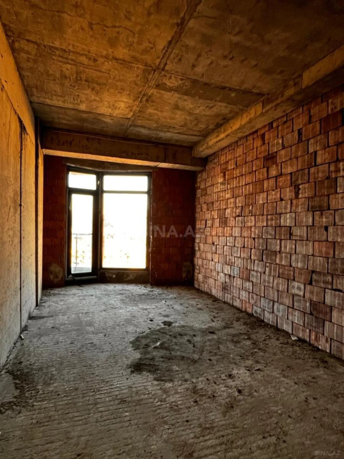 Satılır 4 otaqlı mənzil 162 m²