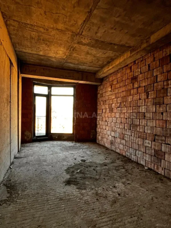 Satılır 4 otaqlı mənzil 162 m²