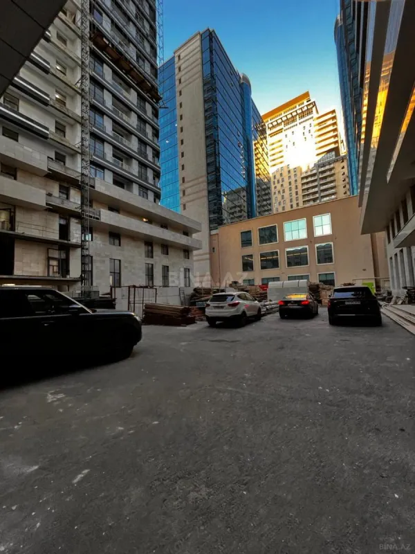 Satılır 4 otaqlı mənzil 162 m²