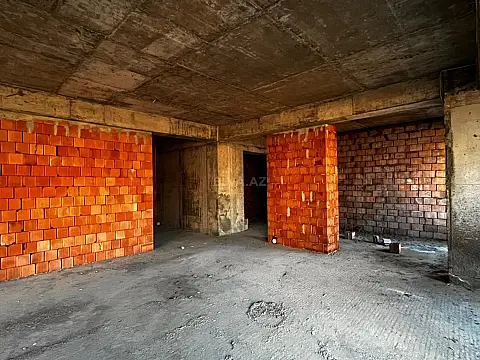 Satılır 4 otaqlı mənzil 162 m²