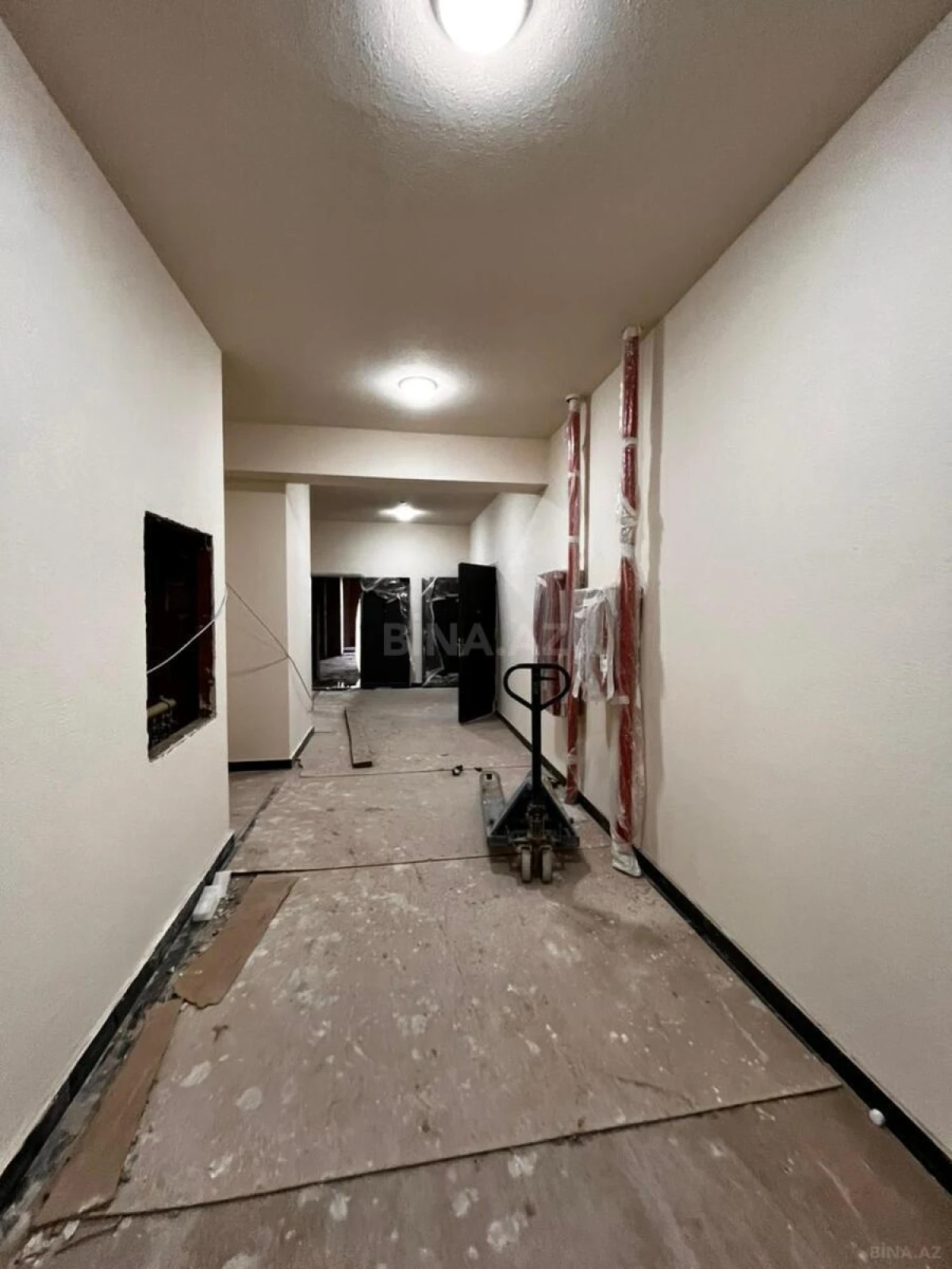 Satılır 4 otaqlı mənzil 162 m²