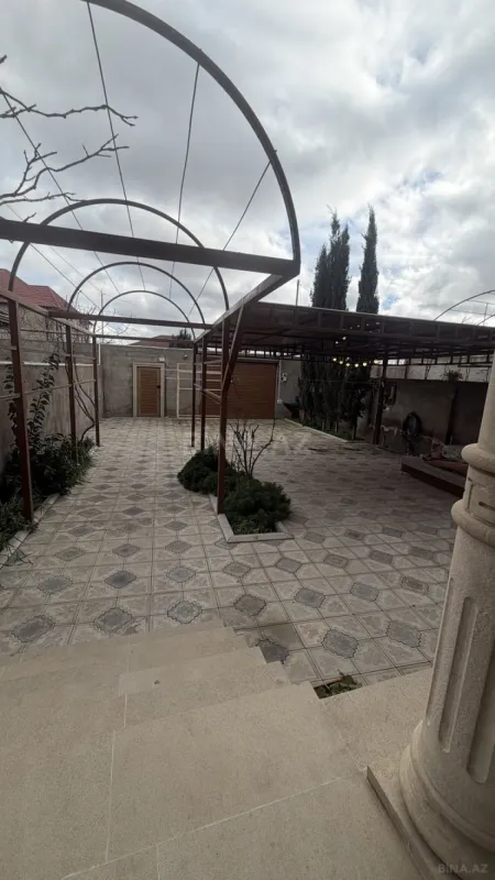 Satılır 6 otaqlı həyət evi 250 m²