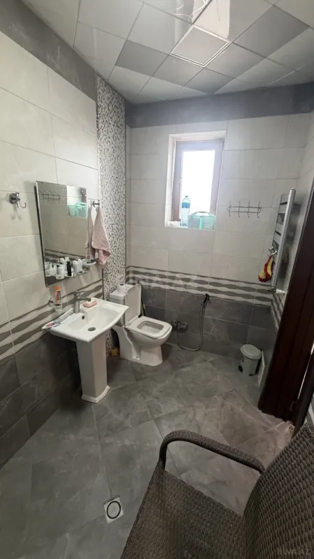 Satılır 6 otaqlı həyət evi 250 m²