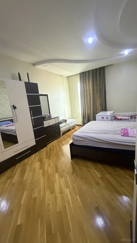 Satılır 6 otaqlı həyət evi 250 m²
