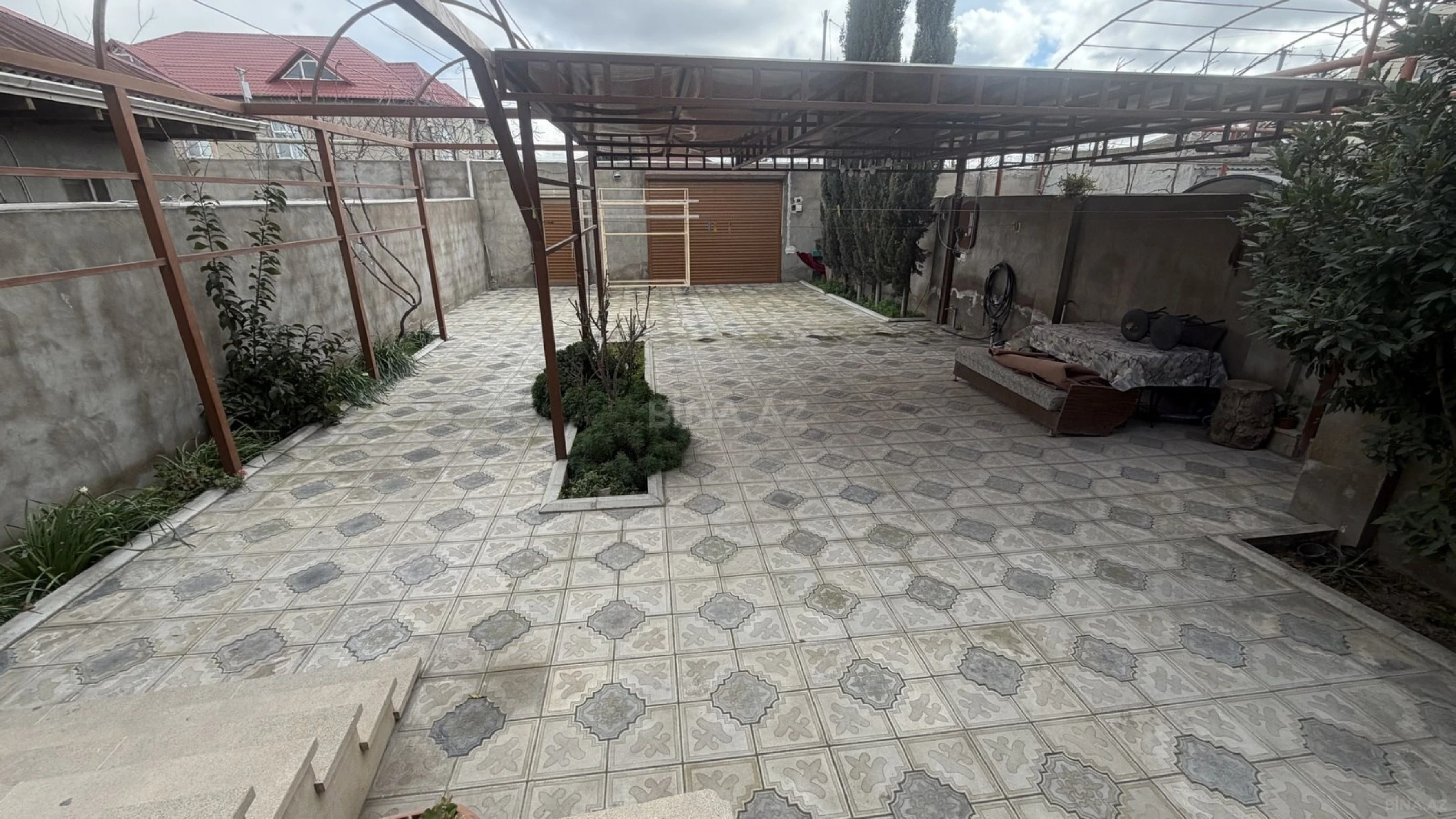 Satılır 6 otaqlı həyət evi 250 m²
