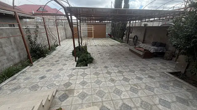 Satılır 6 otaqlı həyət evi 250 m²