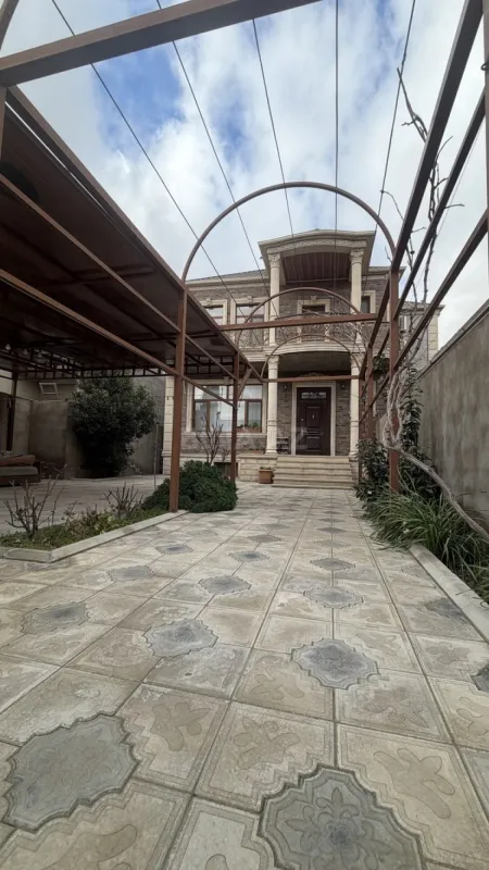 Satılır 6 otaqlı həyət evi 250 m²