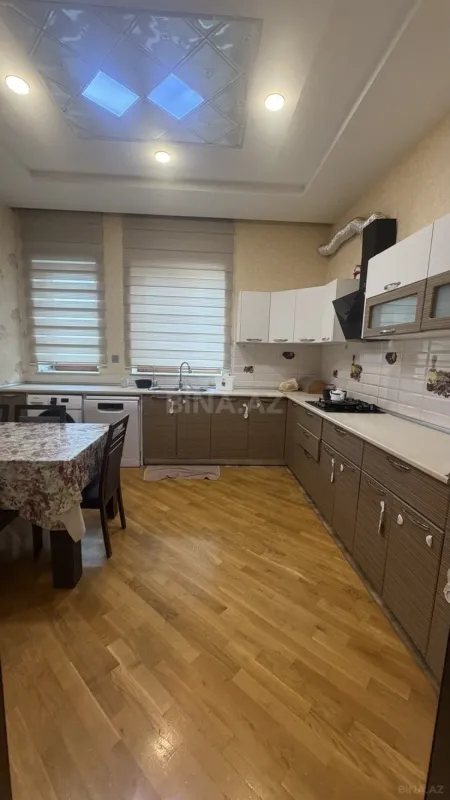 Satılır 6 otaqlı həyət evi 250 m²