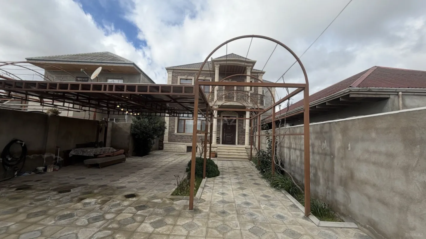 Satılır 6 otaqlı həyət evi 250 m²