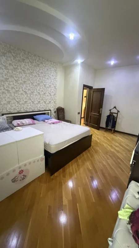 Satılır 6 otaqlı həyət evi 250 m²