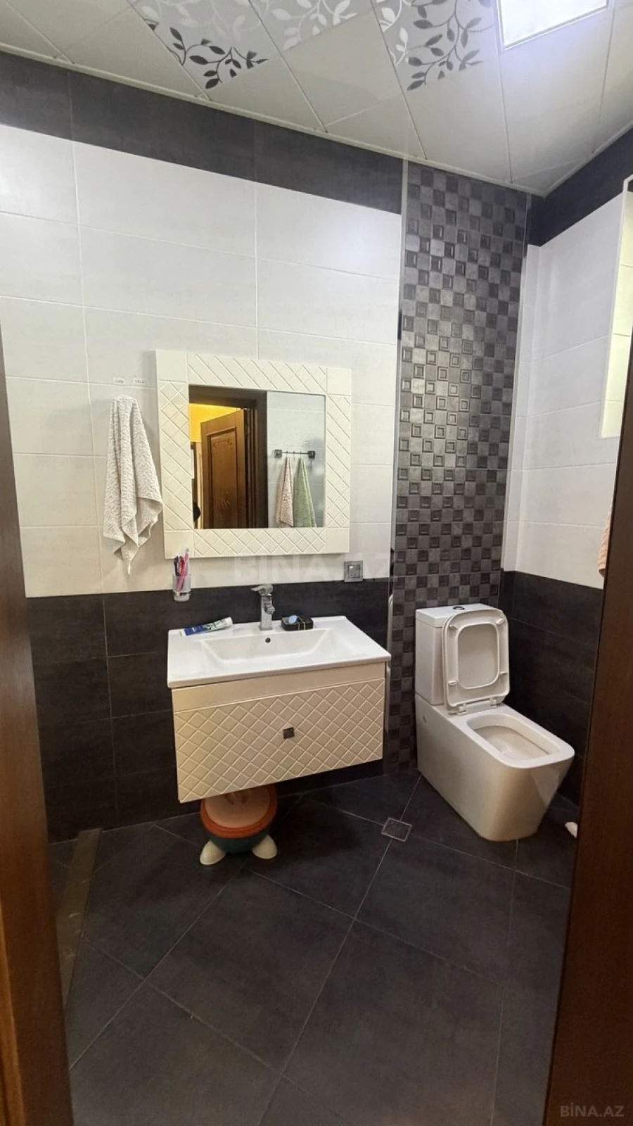 Satılır 6 otaqlı həyət evi 250 m²