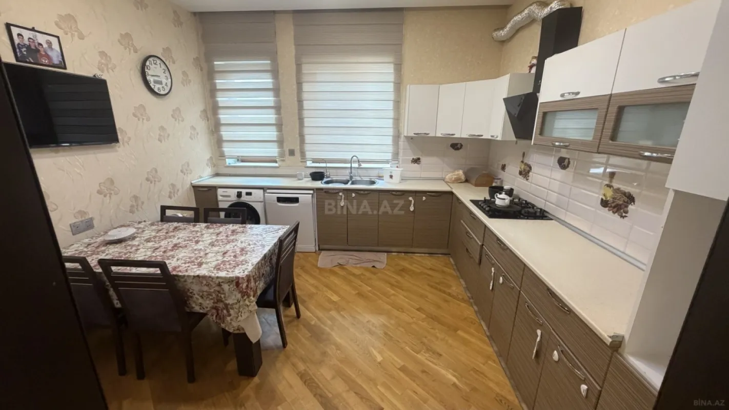 Satılır 6 otaqlı həyət evi 250 m²