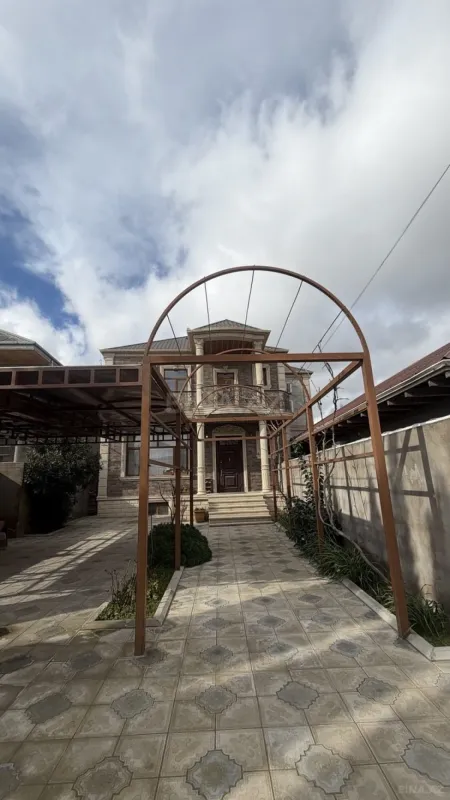 Satılır 6 otaqlı həyət evi 250 m²