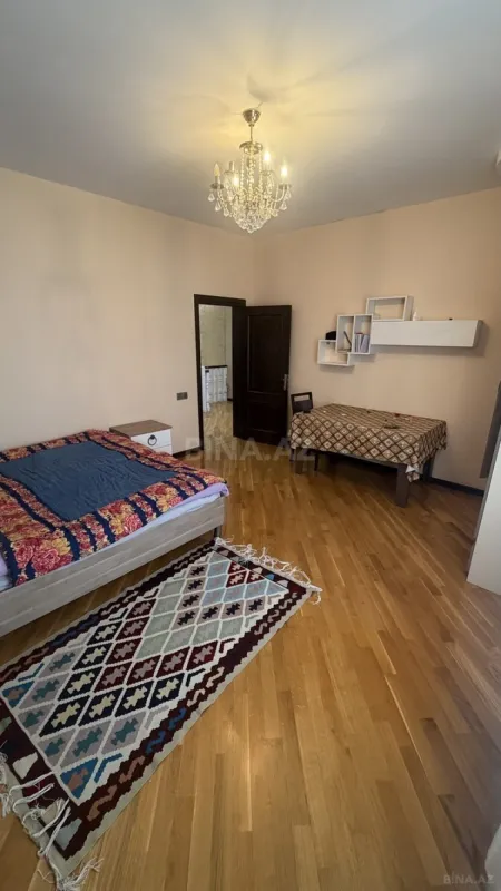 Satılır 6 otaqlı həyət evi 250 m²
