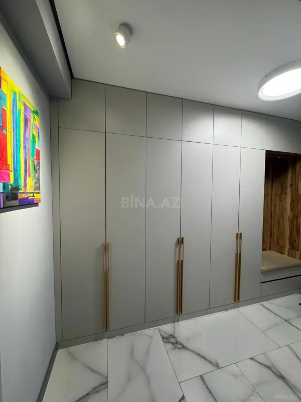 Satılır 3 otaqlı mənzil 130 m²
