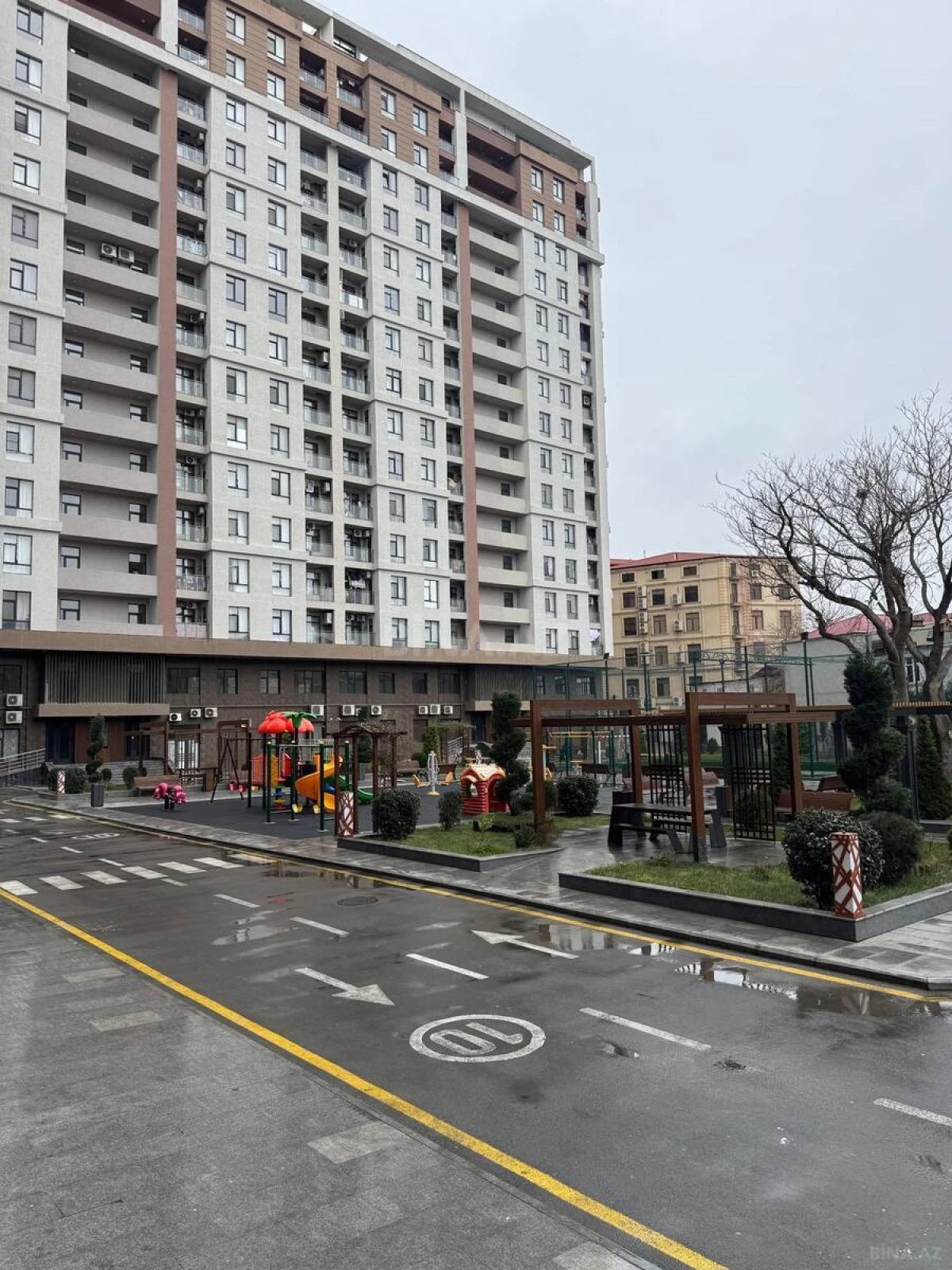 Satılır 3 otaqlı mənzil 130 m²