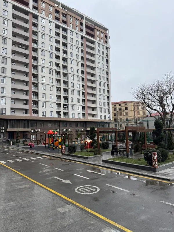 Satılır 3 otaqlı mənzil 130 m²