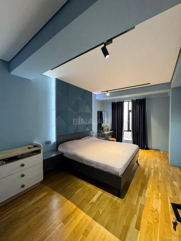 Satılır 3 otaqlı mənzil 130 m²