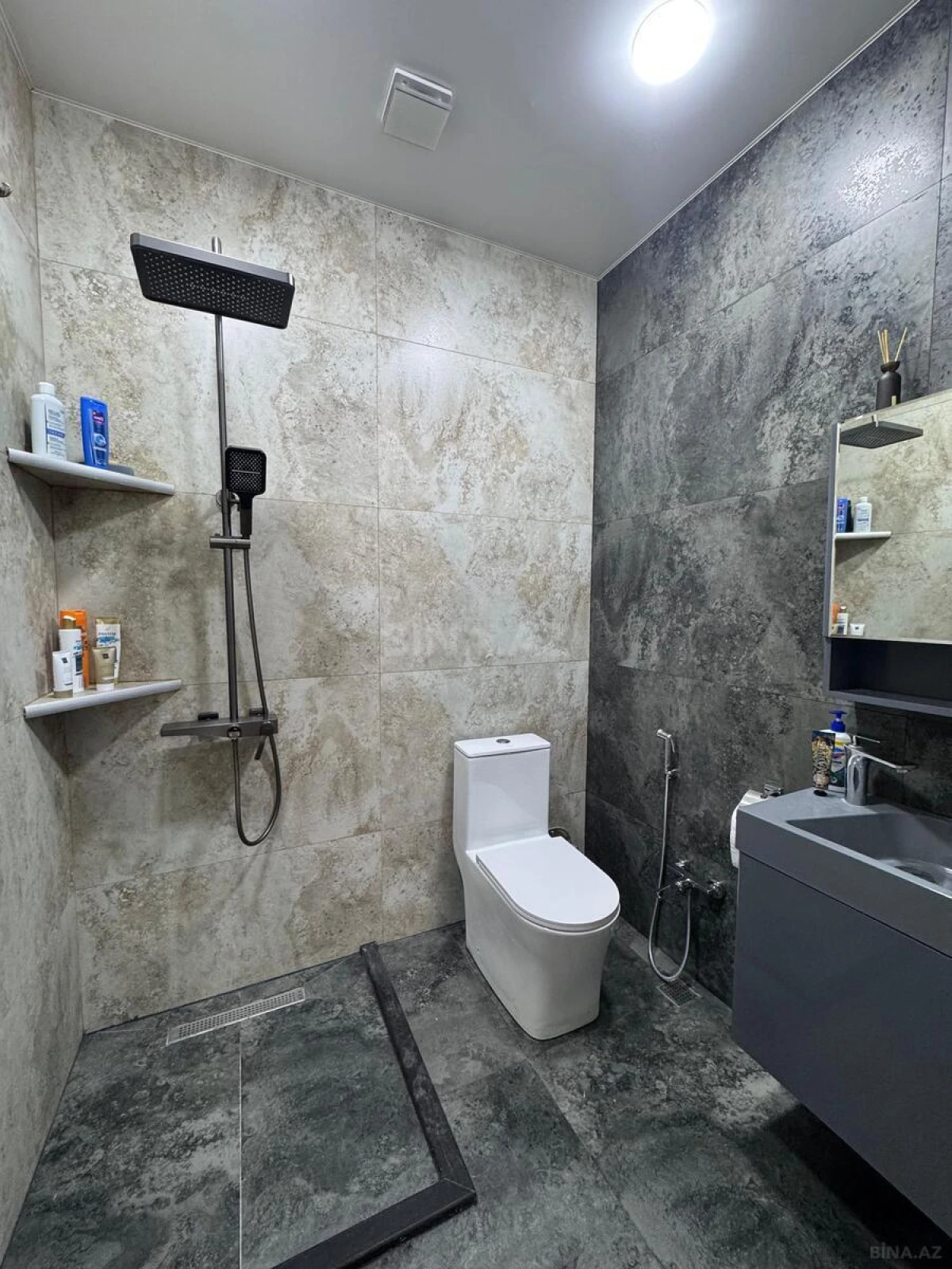 Satılır 3 otaqlı mənzil 130 m²