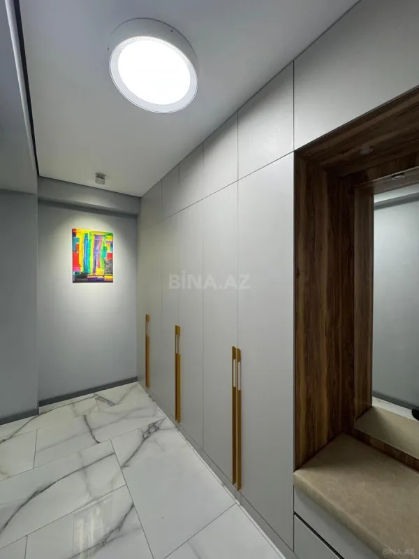 Satılır 3 otaqlı mənzil 130 m²