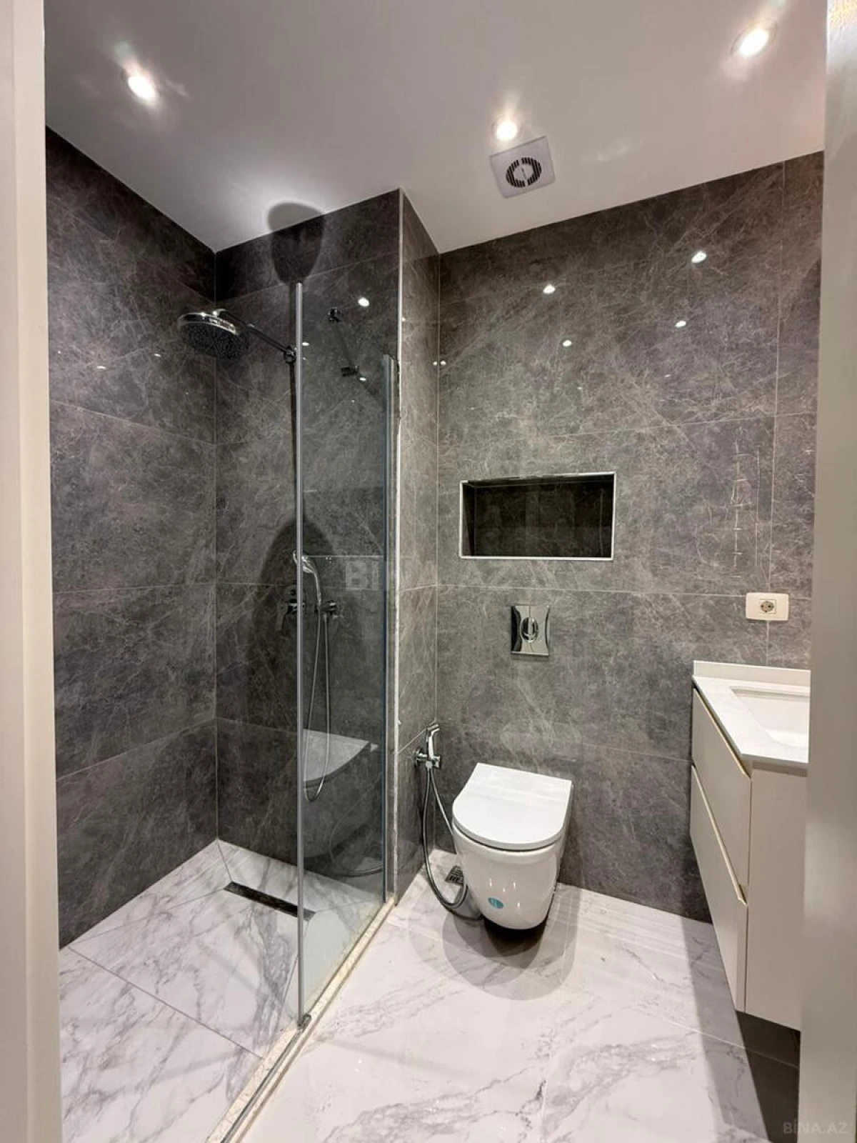 Satılır 2 otaqlı mənzil 58.8 m²