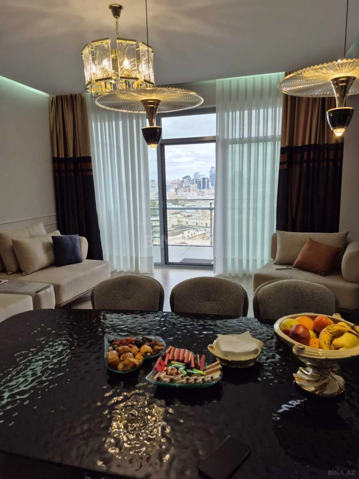 Kirayə verilir 2 otaqlı mənzil 115 m²