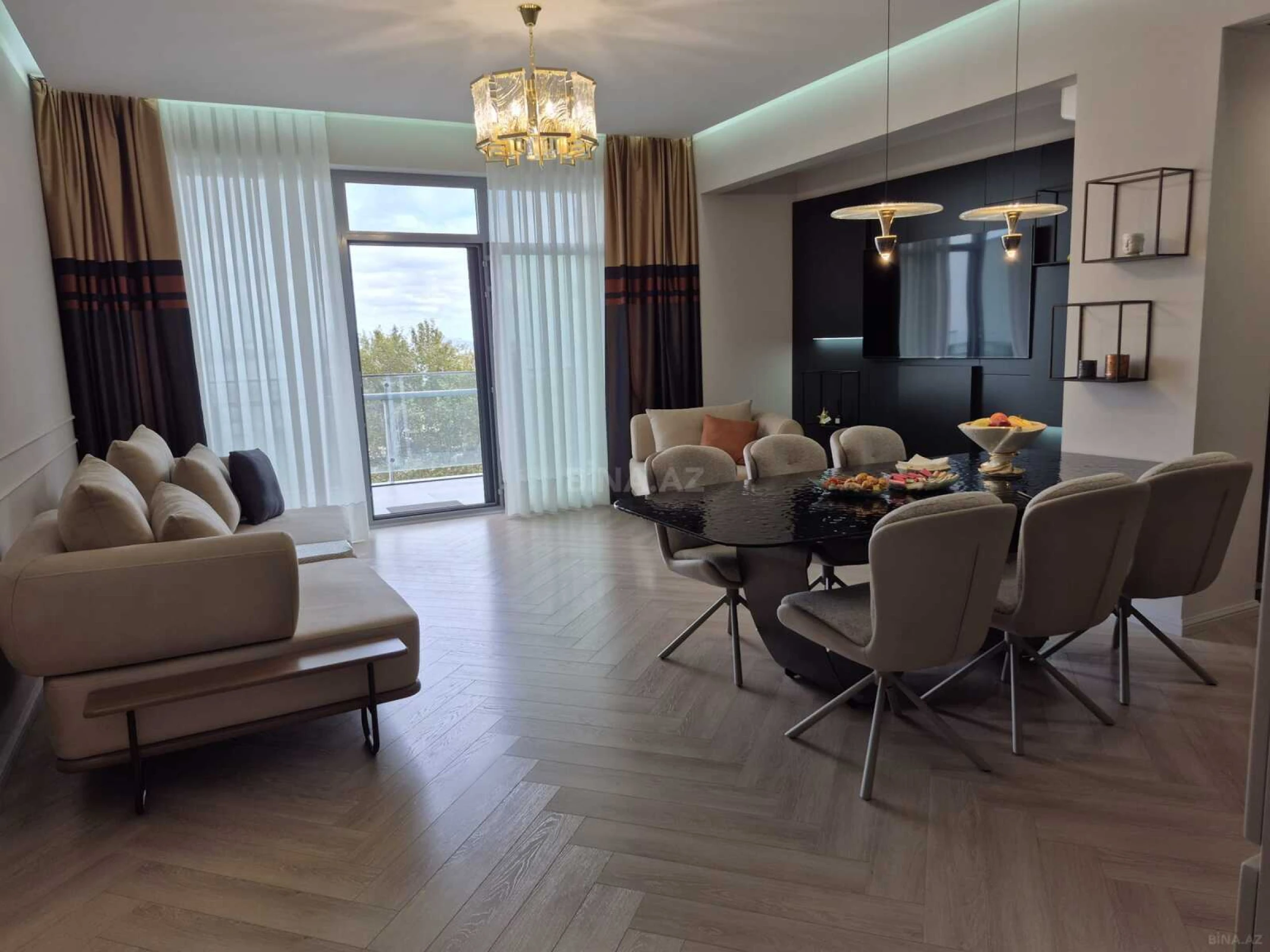 Kirayə verilir 2 otaqlı mənzil 115 m²