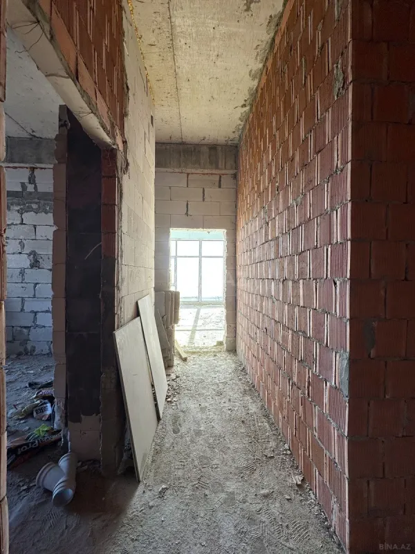 Satılır 4 otaqlı mənzil 147 m²