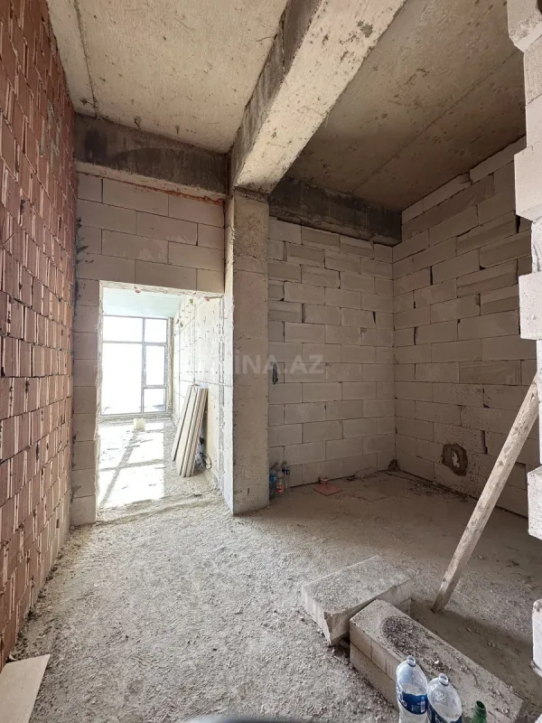 Satılır 4 otaqlı mənzil 147 m²
