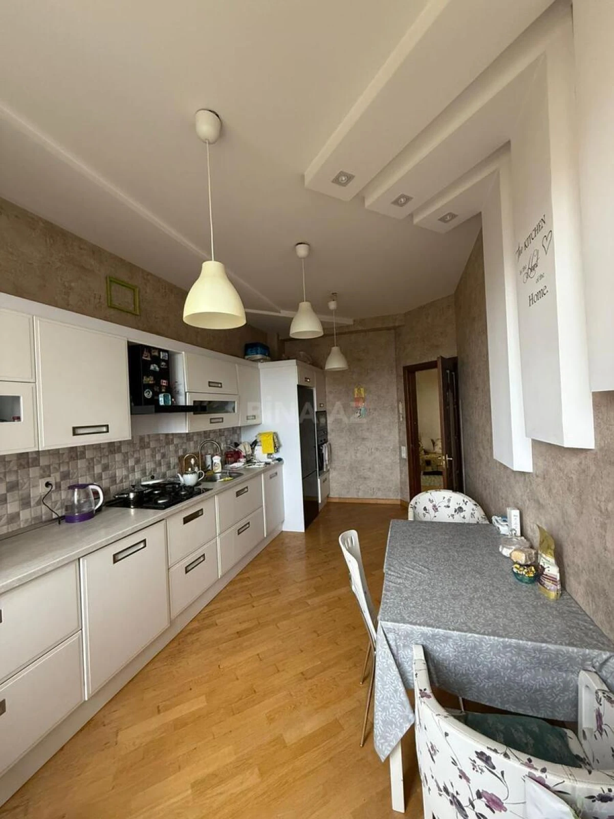 Satılır 3 otaqlı mənzil 122 m²