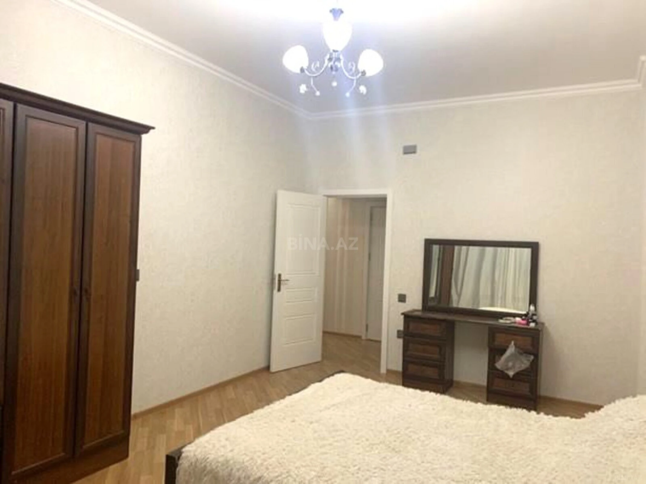 Kirayə verilir 3 otaqlı mənzil 135 m²