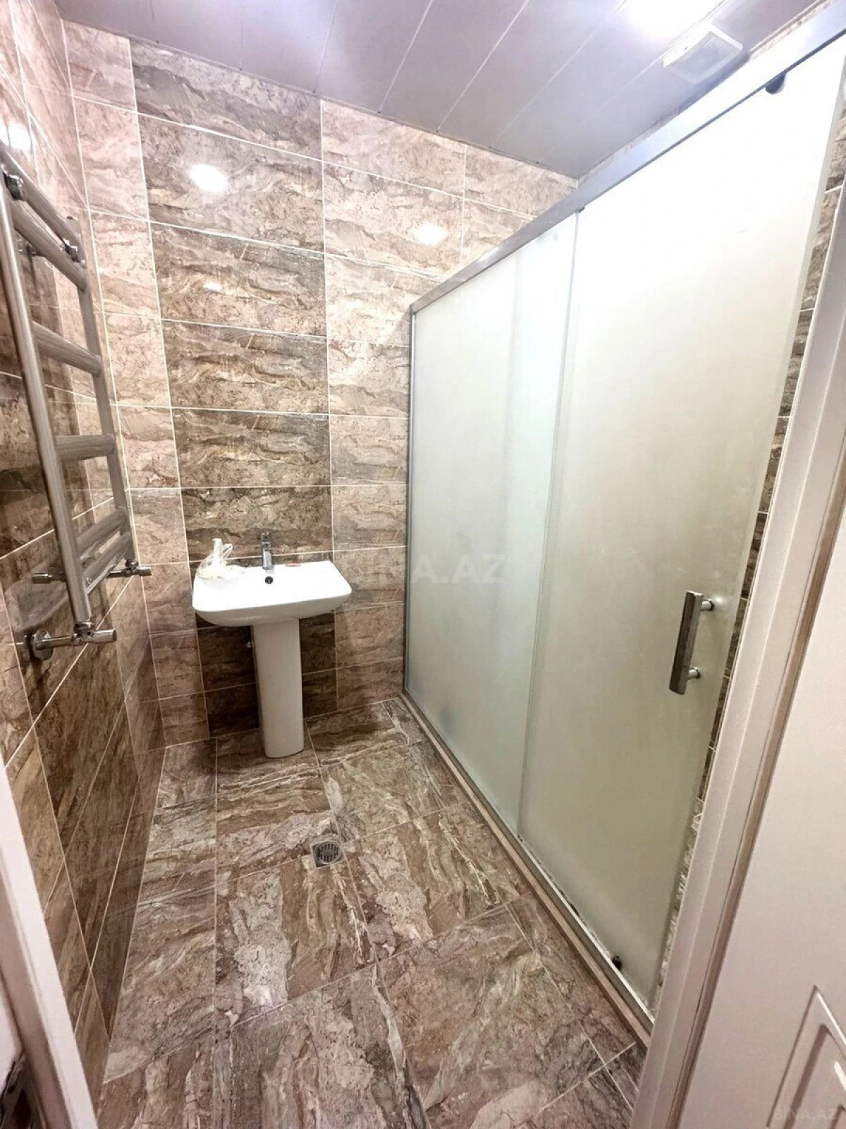 Kirayə verilir 3 otaqlı mənzil 135 m²
