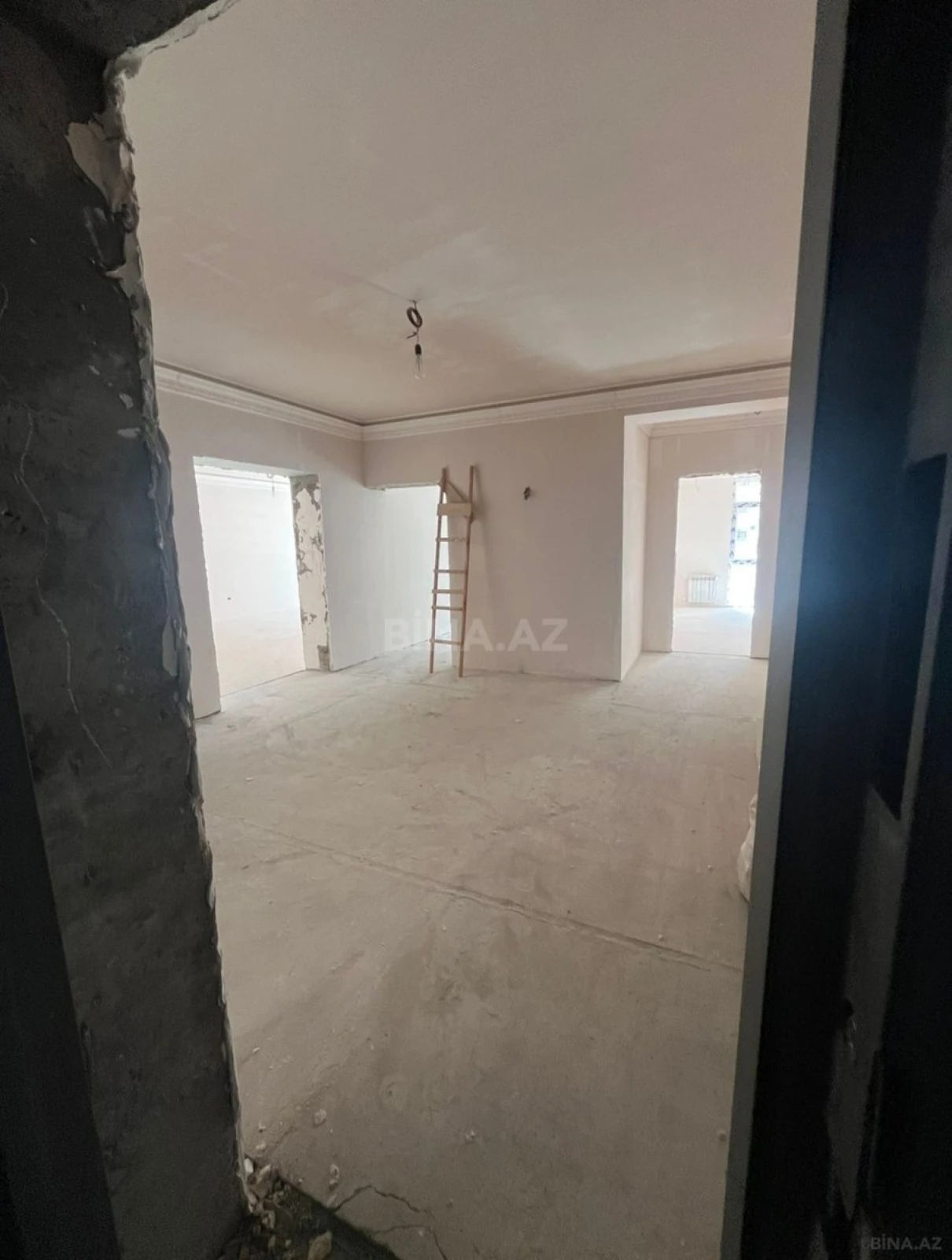 Satılır 4 otaqlı mənzil 185 m²