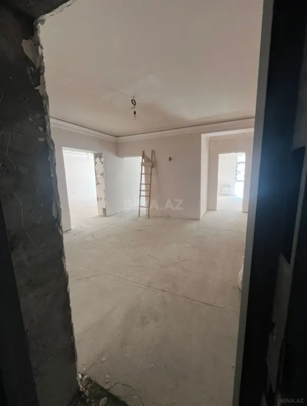 Satılır 4 otaqlı mənzil 185 m²