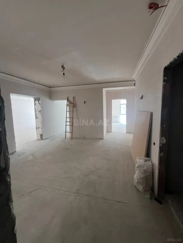 Satılır 4 otaqlı mənzil 185 m²
