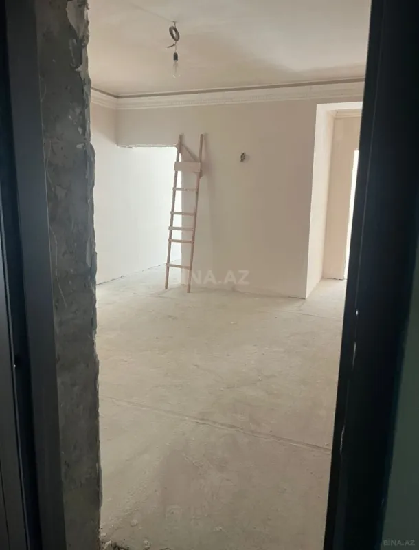 Satılır 4 otaqlı mənzil 185 m²