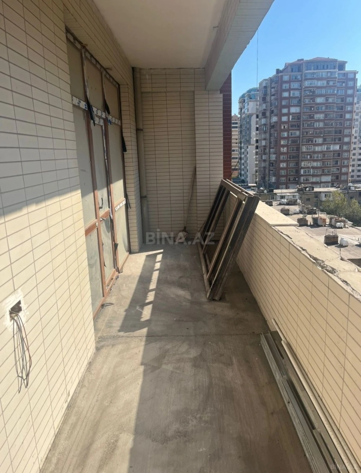 Satılır 4 otaqlı mənzil 185 m²
