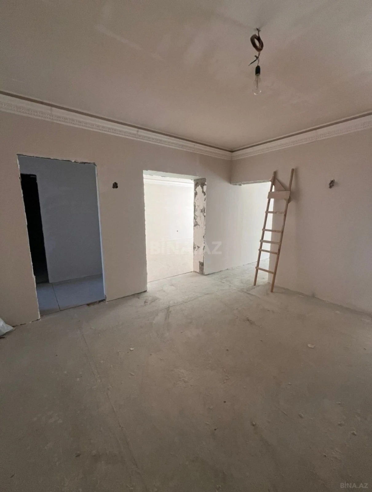 Satılır 4 otaqlı mənzil 185 m²