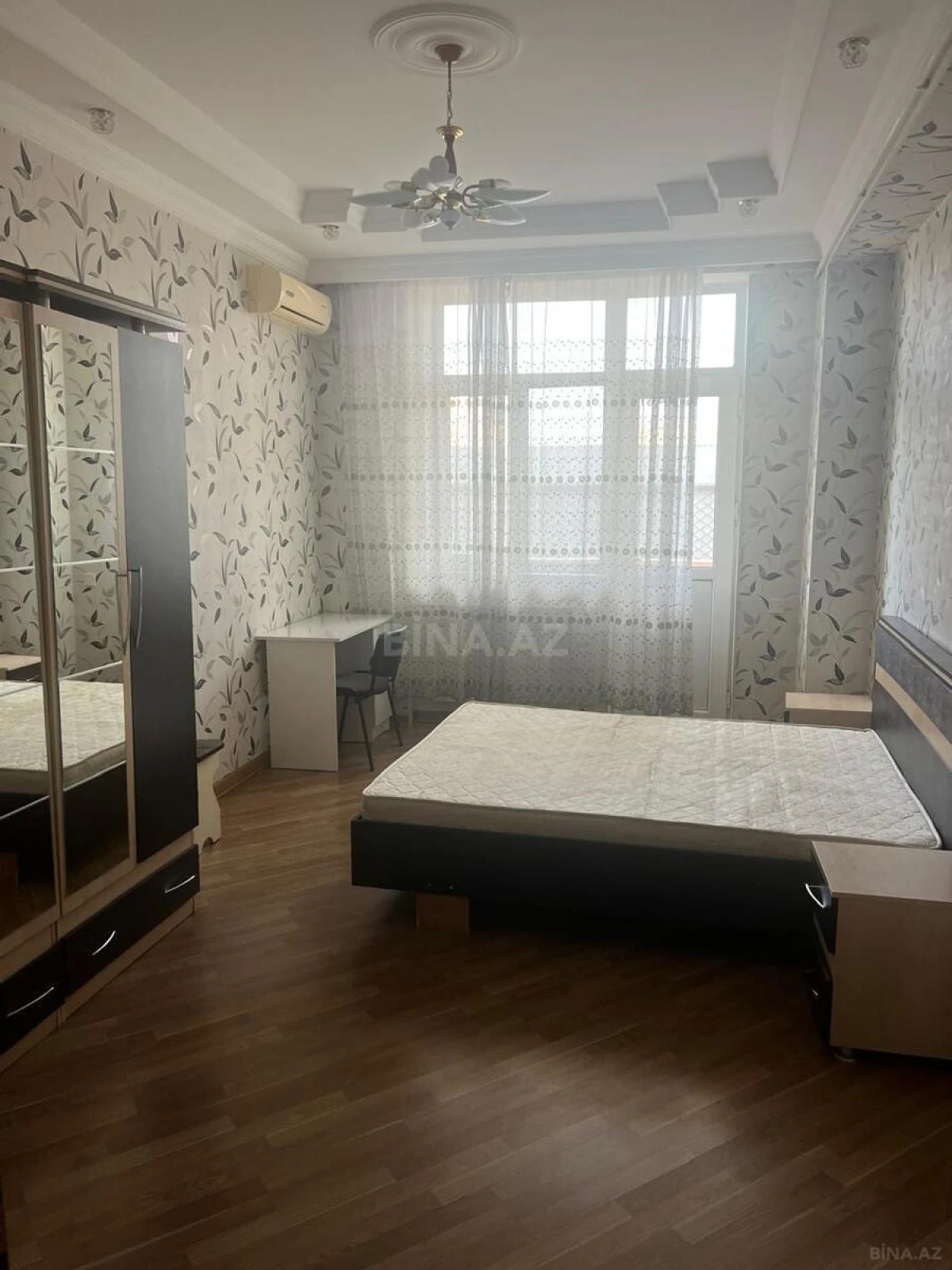 Satılır 3 otaqlı mənzil 115 m²