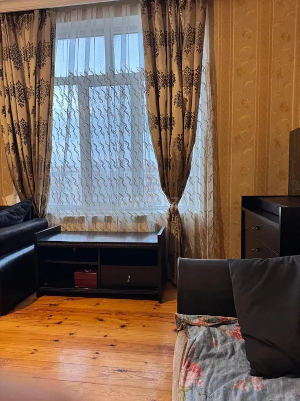 Kirayə verilir 2 otaqlı mənzil 90 m²